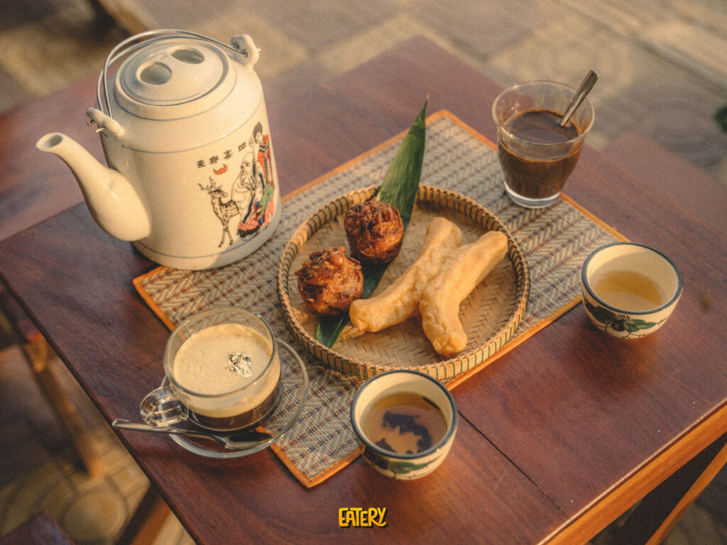 អាចទៅរួចទេ ពេលមកតាខ្មៅ ផឹកកាហ្វេផ្តើមស្នេហ៍ក្បែររបង?