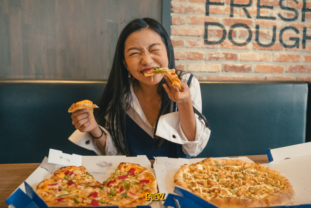 មកភ្លក្សជម្រើសសំបកឈីសថ្មី ខាំទាញៗនៅ Domino's Pizza
