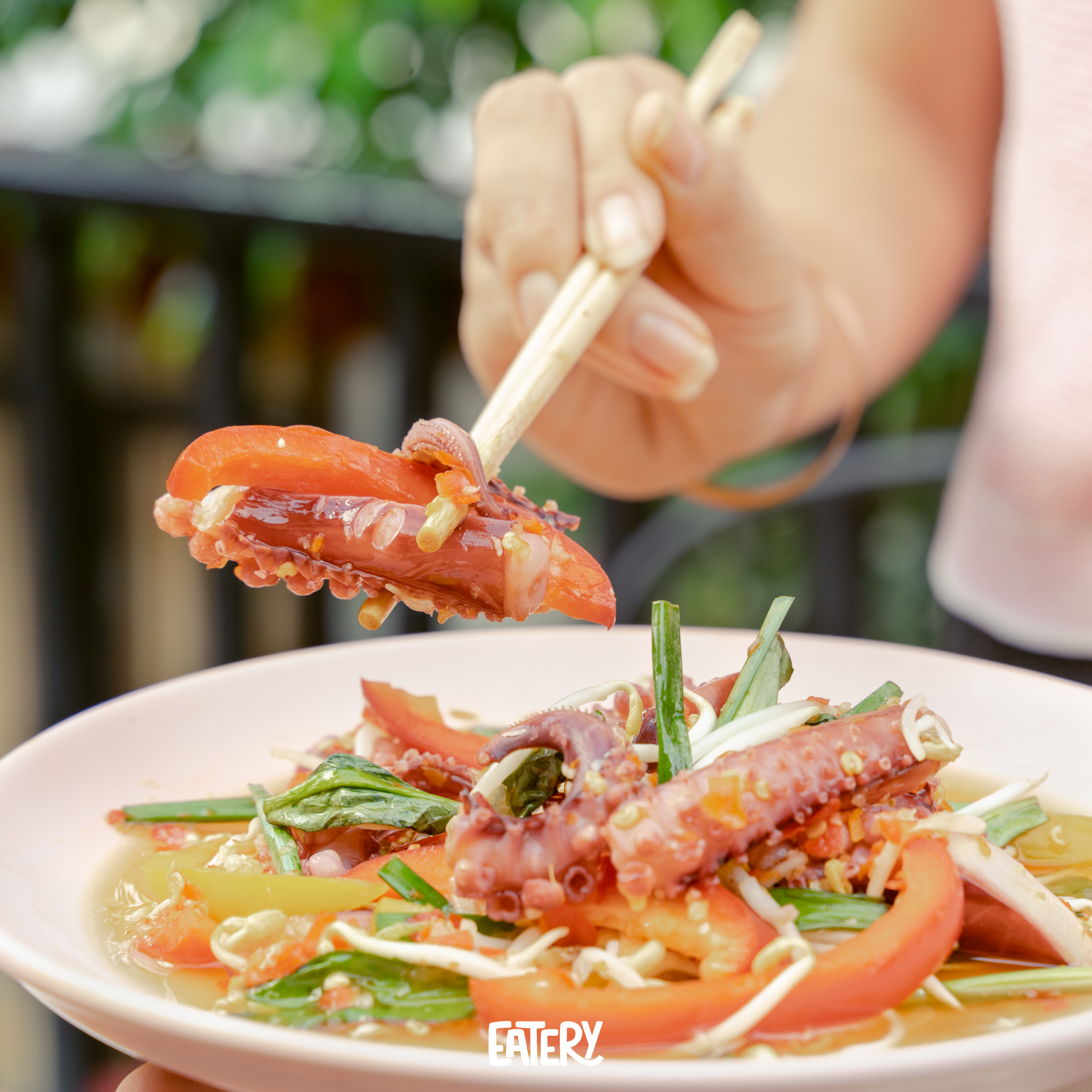 ម្ទេសឯណាដែលថាមិនចេះហឹរ តែមែនទែនទៅនៅ «គ្រឿងសមុទ្រក្រឡុកម្ទេស» ម្ទេសគេអត់ហឹរមែនតាស៎