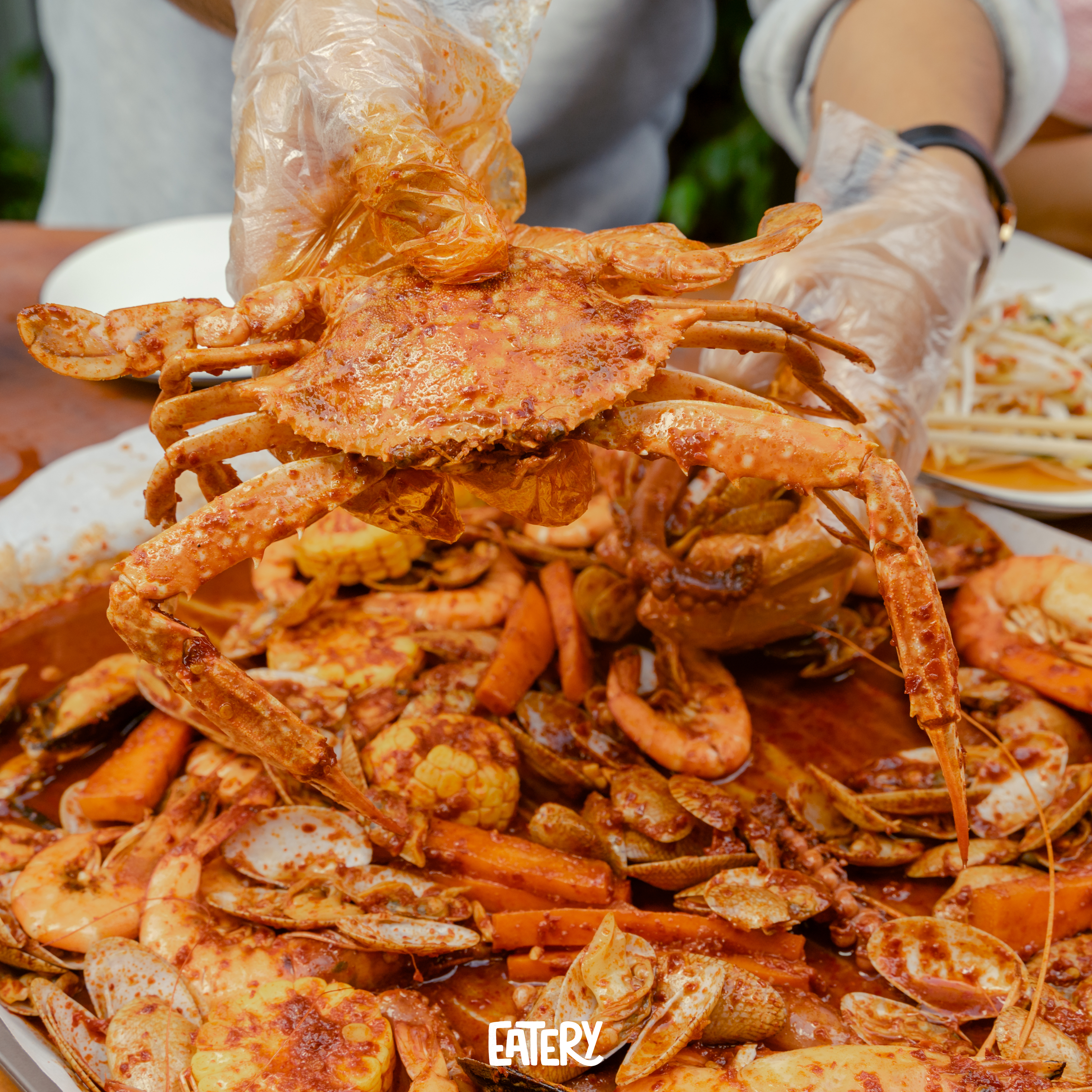 ម្ទេសឯណាដែលថាមិនចេះហឹរ តែមែនទែនទៅនៅ «គ្រឿងសមុទ្រក្រឡុកម្ទេស» ម្ទេសគេអត់ហឹរមែនតាស៎